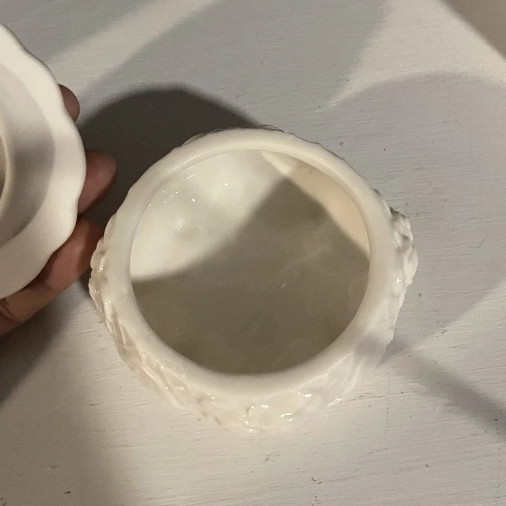Ceramic Trinket Box w/ Roses, Gold Accent‎ Trim Lenox?